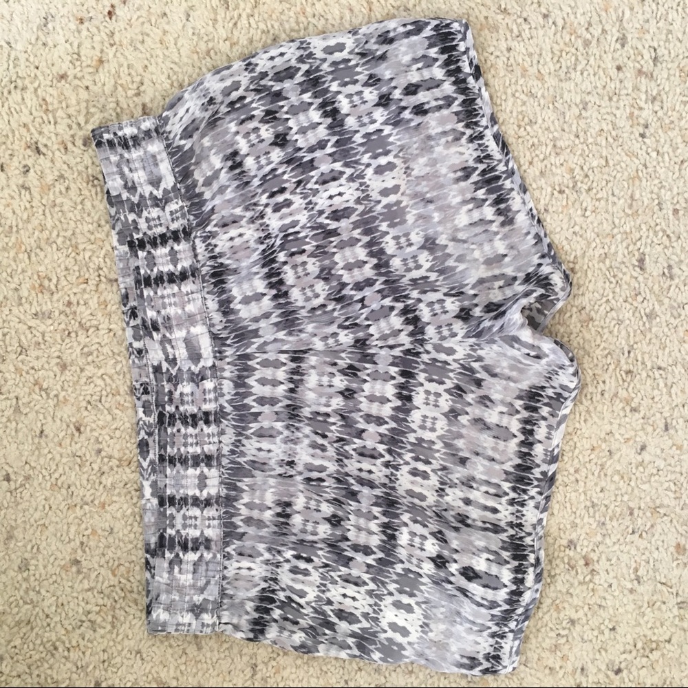 Joie grey white silk shorts with pockets size S